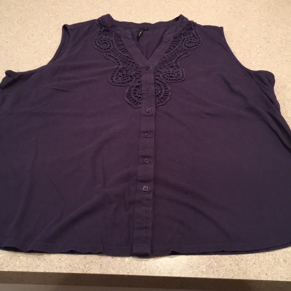Sleeveless navy Top.